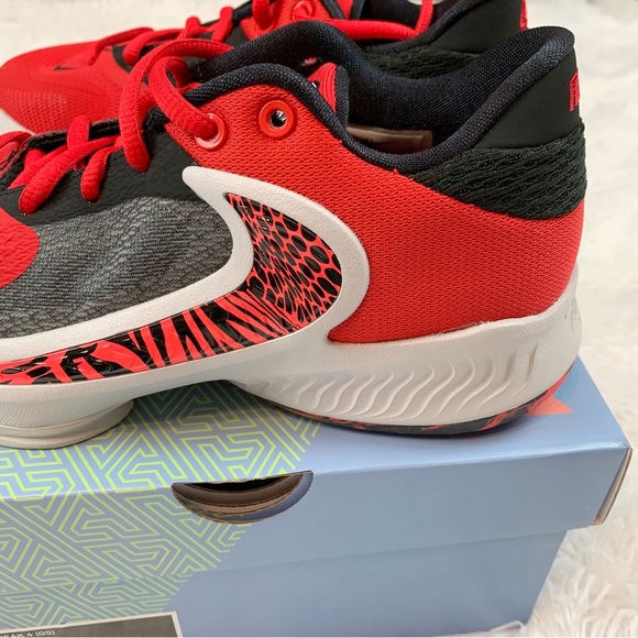 Nike Kids' Grade School Freak 4 Basketball Shoes University Red / Bright Crimson - Picture 8 of 9